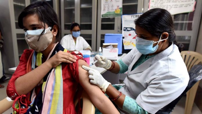 कोरोना वायरस के नए मामलों में गिरावट, महाराष्ट्र में 3206 केस आए सामने, 36 की मौत