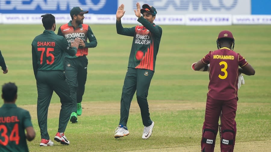 वेस्टइंडीज vs बांग्लादेश: डिफेंडिंग चैंपियन का शर्मनाक प्रदर्शन, 10 ओवर तक 48/3; टॉप ऑर्डर फिल फेल