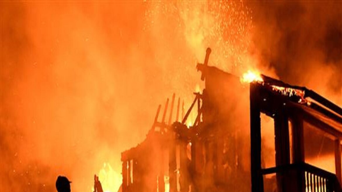दिल्ली: शकरपुर स्थित गेस्टहाउस में लगी आग, तीन झुलसे, दो घंटे की मशक्कत के बाद पाया गया काबू