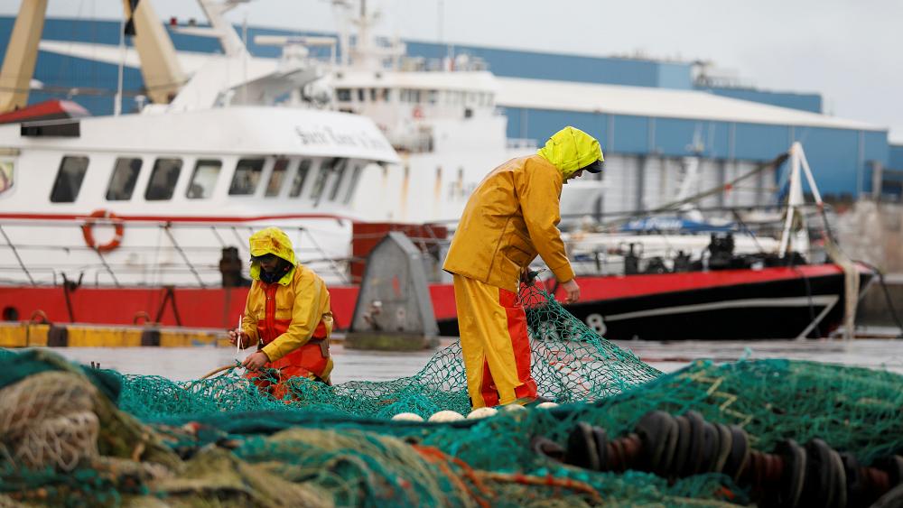 ब्रिटेन: मछली पकड़ने के विवाद पर फ्रांस के राजदूत को तलब किया