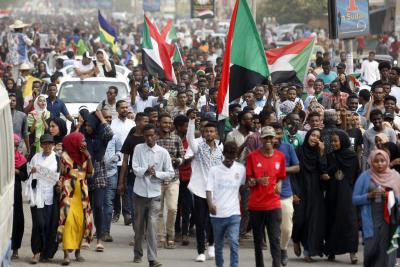सूडान: प्रदर्शनकारी पहुंचे राष्ट्रपति भवन, नागरिक शासन की मांग