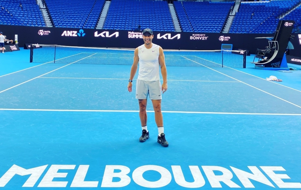 ऑस्ट्रेलियन ओपन खेलने के लिए मेलबर्न पहुंचे टेनिस ख्रिलाड़ी राफेल नडाल