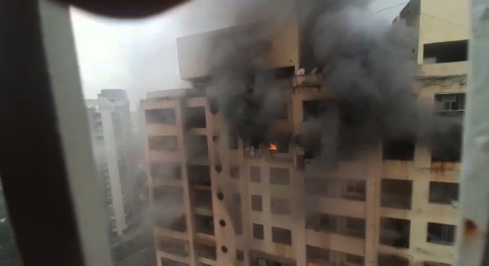 मुंबई की इमारत में आग लगने से 6 की मौत, 23 घायल
