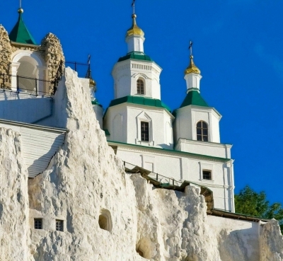 रूसी हवाई हमले में ऐतिहासिक यूक्रेनी मठ ध्वस्त