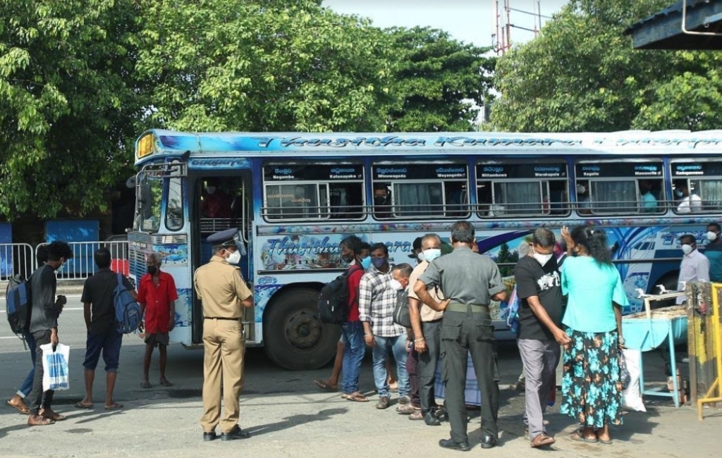 श्रीलंका में ईंधन की कमी के बीच पर्यटक वाहनों को प्राथमिकता मिलेगी