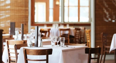 रेस्तरां वसूल सकता है सर्विस चार्ज, एनआरएआई ने किया बचाव