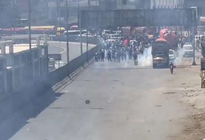 आजादी मार्च’ के लिए जा रहे पीटीआई कार्यकर्ताओंपर पुलिस ने आंसू गैस के गोले दागे