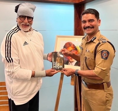 अमिताभ बच्चन ने 26/11 हमले पर मुंबई ज्वाइंट कमिश्नर की किताब का किया अनावरण