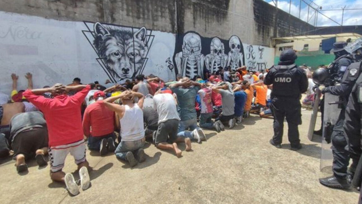 इक्वाडोर में जेल तोड़ने के बाद 200 कैदी गिरफ्तार