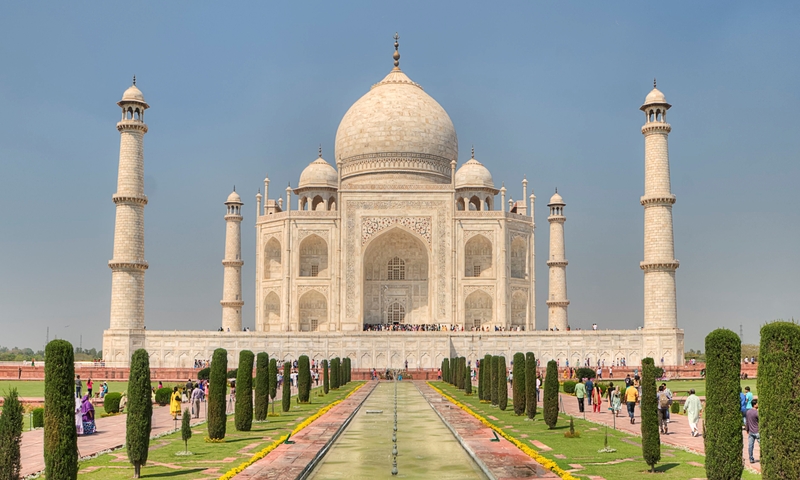 ताजमहल में नमाज पढ़ने पर 4 पर्यटक गिरफ्तार