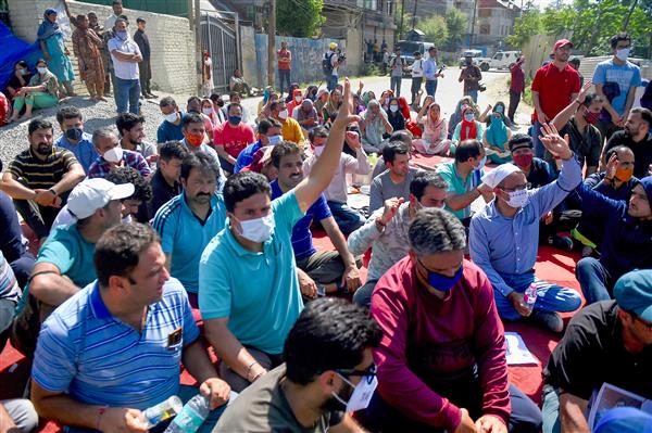 350 कश्मीरी पंडितों का सरकारी पदों से इस्तीफा