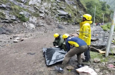 केदारनाथ यात्रा मार्ग पर हुआ हादसा, पहाड़ी से पत्थर गिरने से एक यात्री की मौत, तीन घायल