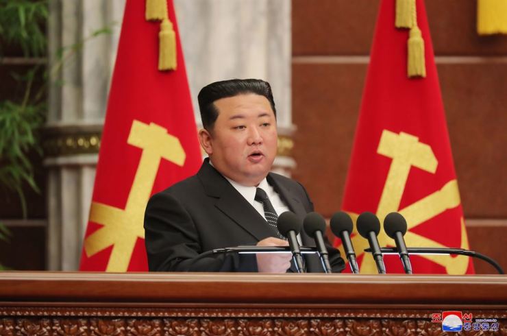 किम जोंग-उन ने मजबूत राष्ट्रीय रक्षा का आग्रह किया