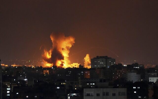 फिलिस्तीन पर इजराइली एयरस्ट्राइक:मारा गया हमास कमांडर तायसीर जबारी; इजराइल पर भी 2 घंटे में 100 रॉकेट दागे गए