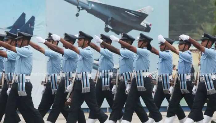 इंडियन एयरफोर्स के तीन ऑफिसर्स को बर्खास्त