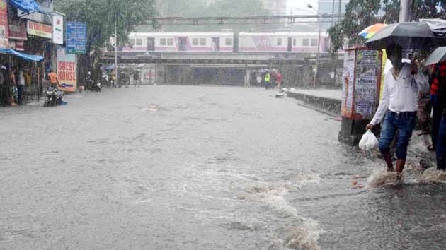पश्चिम बंगाल में बारिश से 12 लोगों की मौत