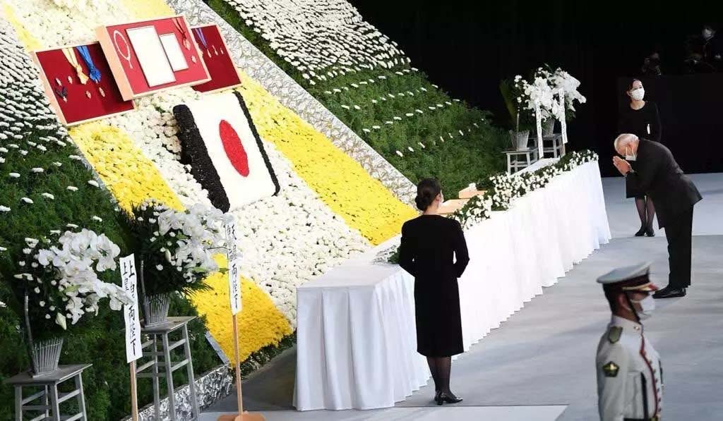 जापान में दिवंगत प्रधानमंत्री आबे को दी गई अंतिम विदाई