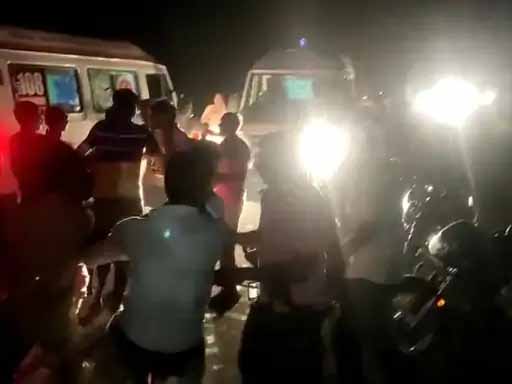 कानपुर में ट्रैक्टर-ट्रॉली तालाब में गिरी, 27 की मौत