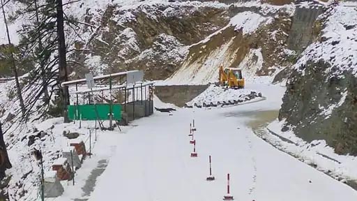 श्रीनगर में -0.8 डिग्री पहुंचा टेंपरेचर:जम्मू-कश्मीर के उत्तरी पहाड़ी शहरों में माइनस में