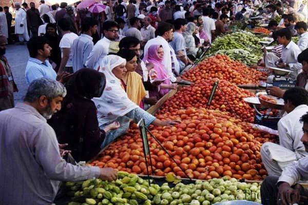 पाकिस्तान में मुद्रास्फीति दर बढ़कर 38.4% पर पहुंची, चिकन, पेट्रोल, घी, खाद्य तेल सब महंगा