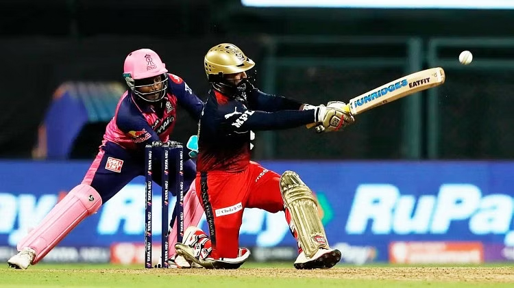 रोमांचक हुआ बेंगलुरु-राजस्थान मैच, 18 बॉल में 45 रन चाहिए