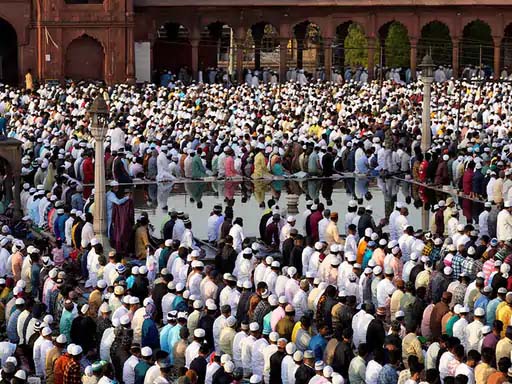 दिल्ली-मुंबई, भोपाल समेत कई शहरों में ईद की नमाज:ममता बोलीं- जान दे दूंगी, पर देश नहीं बंटने दूंगी