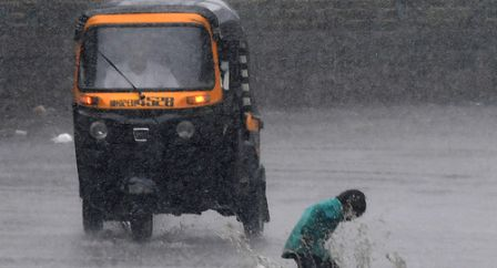 मुंबई सहित महाराष्ट्र के 7 जिलों में मंगलवार को भारी बारिश की चेतावनी
