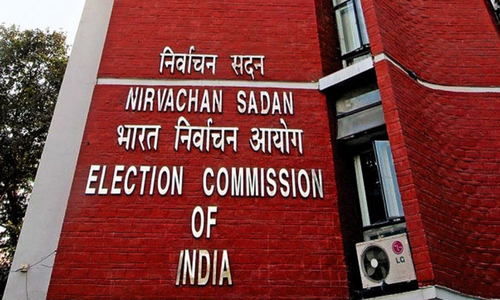 चुनाव आयोग ने कश्मीरी प्रवासी मतदाताओं के लिए मतदान प्रक्रिया में संशोधन किया