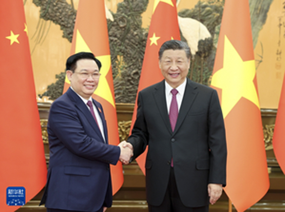चीनी राष्ट्रपति ने वियतनामी नेशनल असेंबली के अध्यक्ष से मुलाकात की