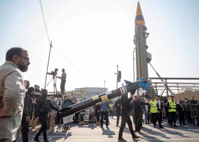 ईरान के परमाणु ठिकाने वाले शहर पर इजराइल का हमला