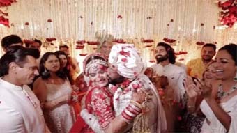 आरती सिंह ने दीपक के साथ अपनी शादी के पारिवारिक पल किए शेयर