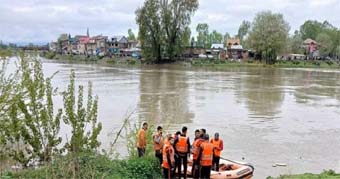 श्रीनगर नाव हादसा: 2 बच्चों समेत 6 लोगों की मौत