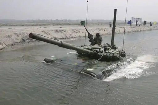 लद्दाख में नदी में फंसा टैंक, श्योक नदी का जलस्तर बढ़ने से सेना के 5 जवान बह गए